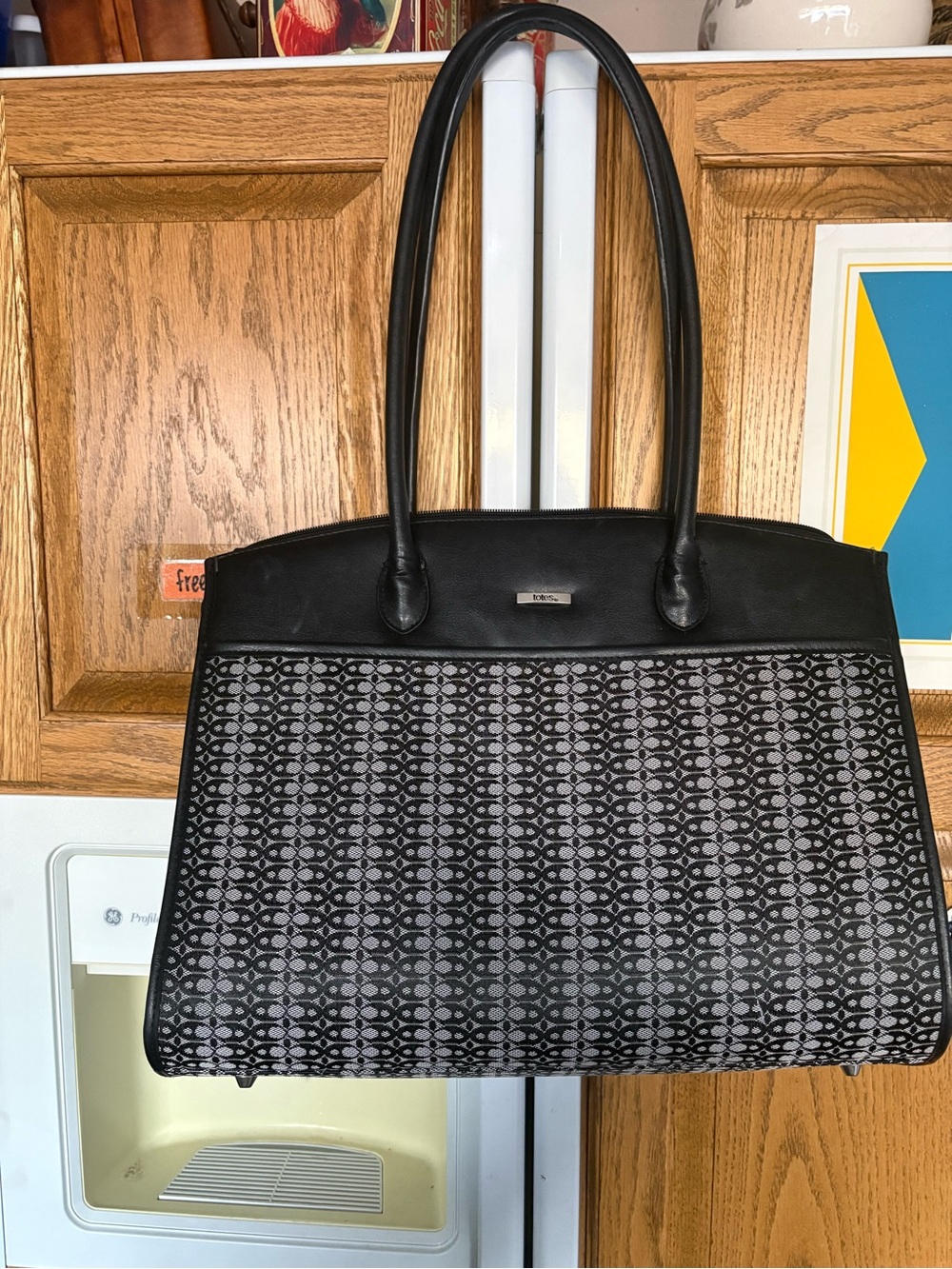 totes Black Patterned Tote with Gray Geometric Print
